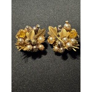 Beau Jewels Vintage Gold Tone Clip on Earrings